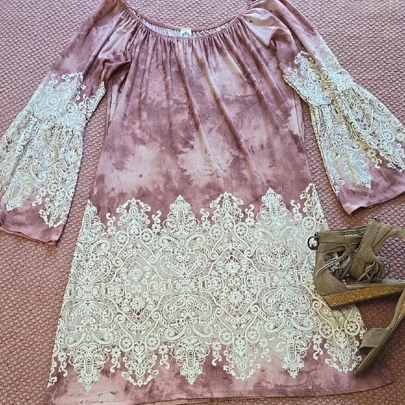 Honeyme Pink and Cream Boho Dress with Lace Details - Picture 3 of 11